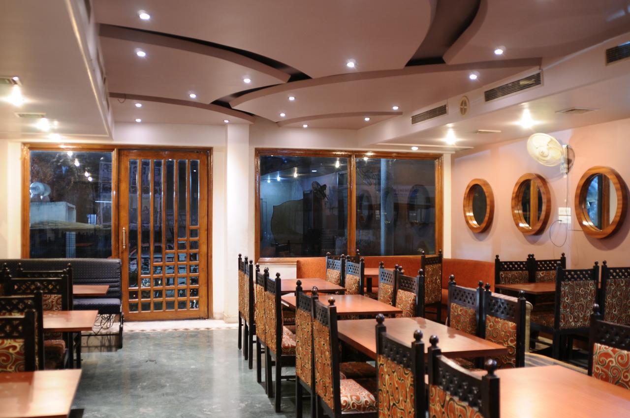 Aroma Classic Hotel Джайпур Екстериор снимка